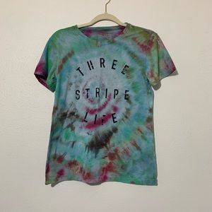 👟Adidas Womens small tie dyed tshirt 👟